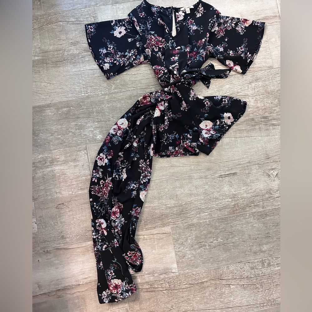 Stylish floral romper from Miami size M never worn